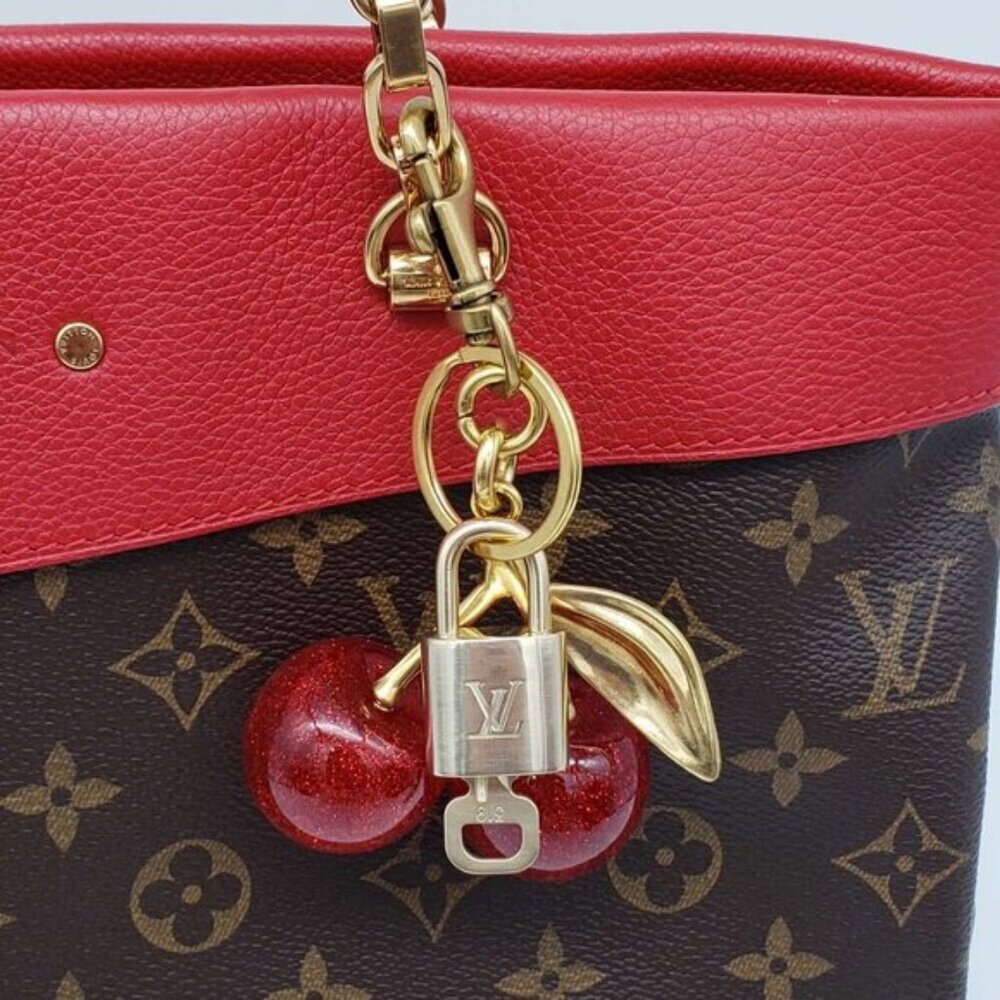 Louis Vuitton Authentic Gold Padlock 🔑 Key + Stylish Bag Unbranded Cherry Charm - Picture 3 of 8